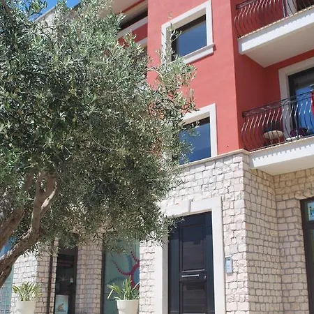 Pietra Bianca Bed & Breakfast 4*