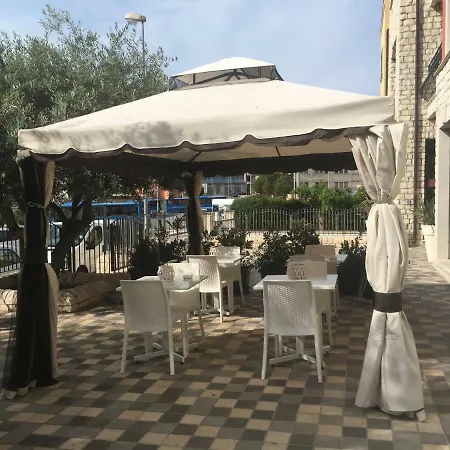 לינה וארוחת בוקר Pietra Bianca